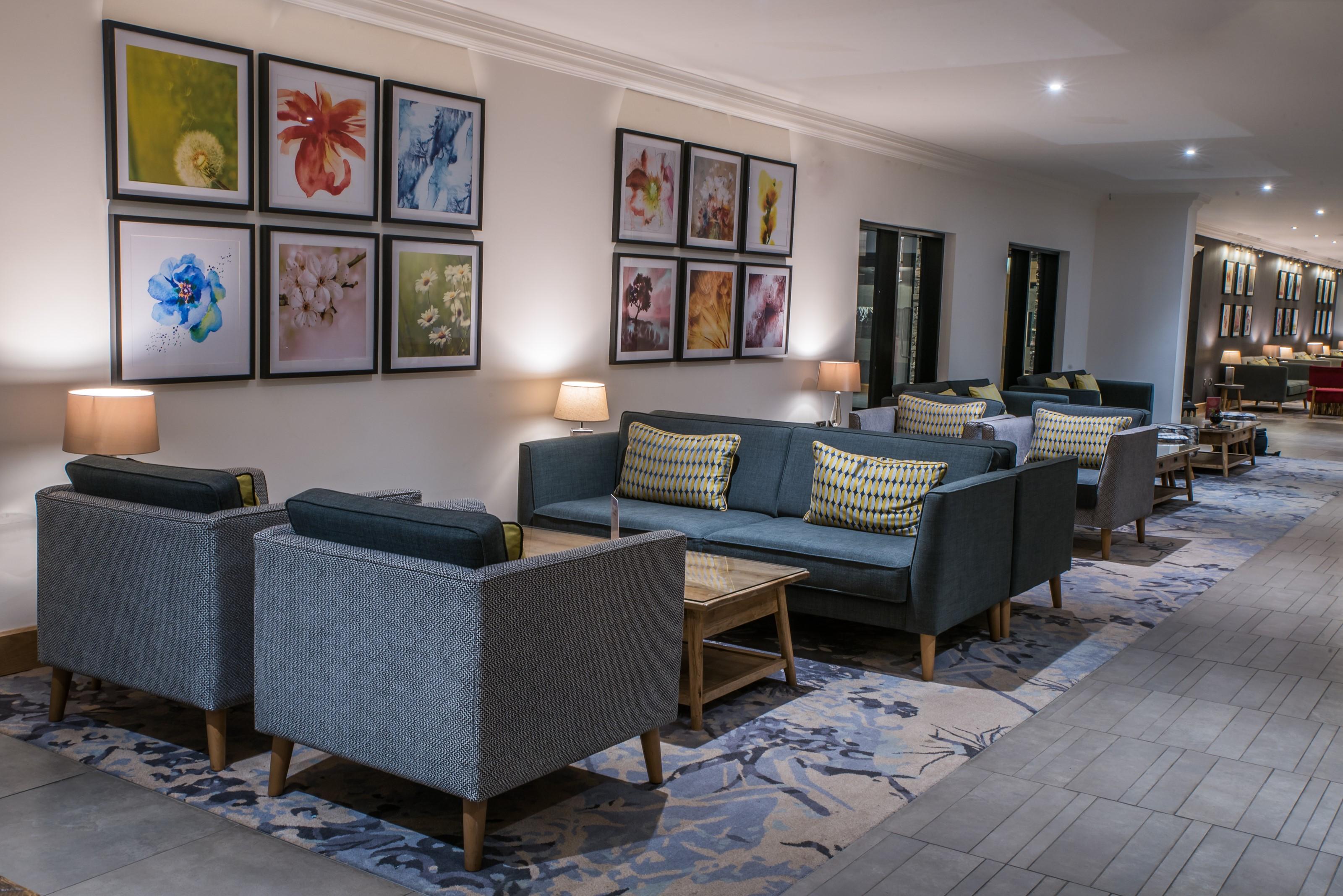 Silverbirch Hotel Оума Екстериор снимка
