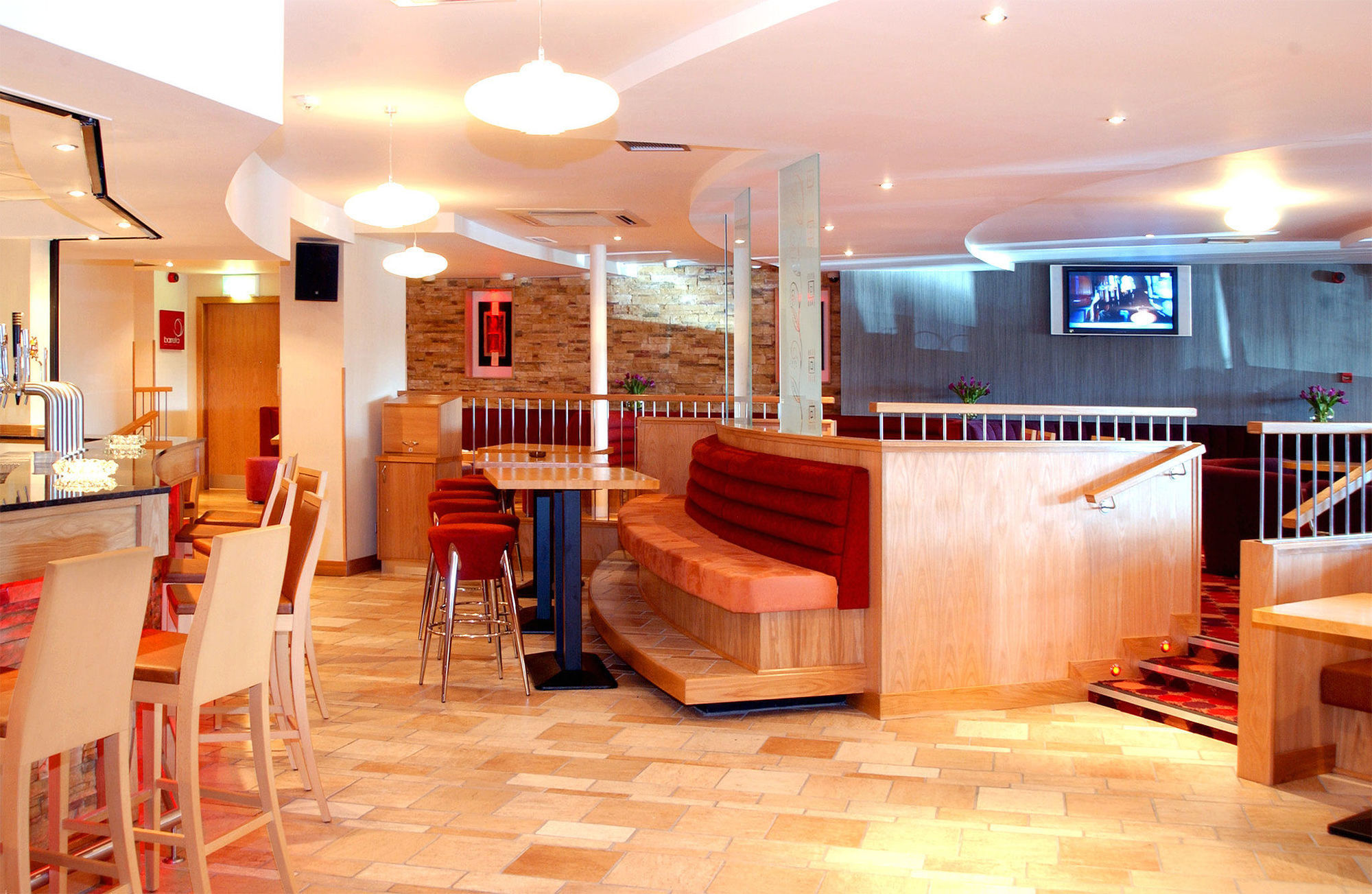 Silverbirch Hotel Оума Екстериор снимка