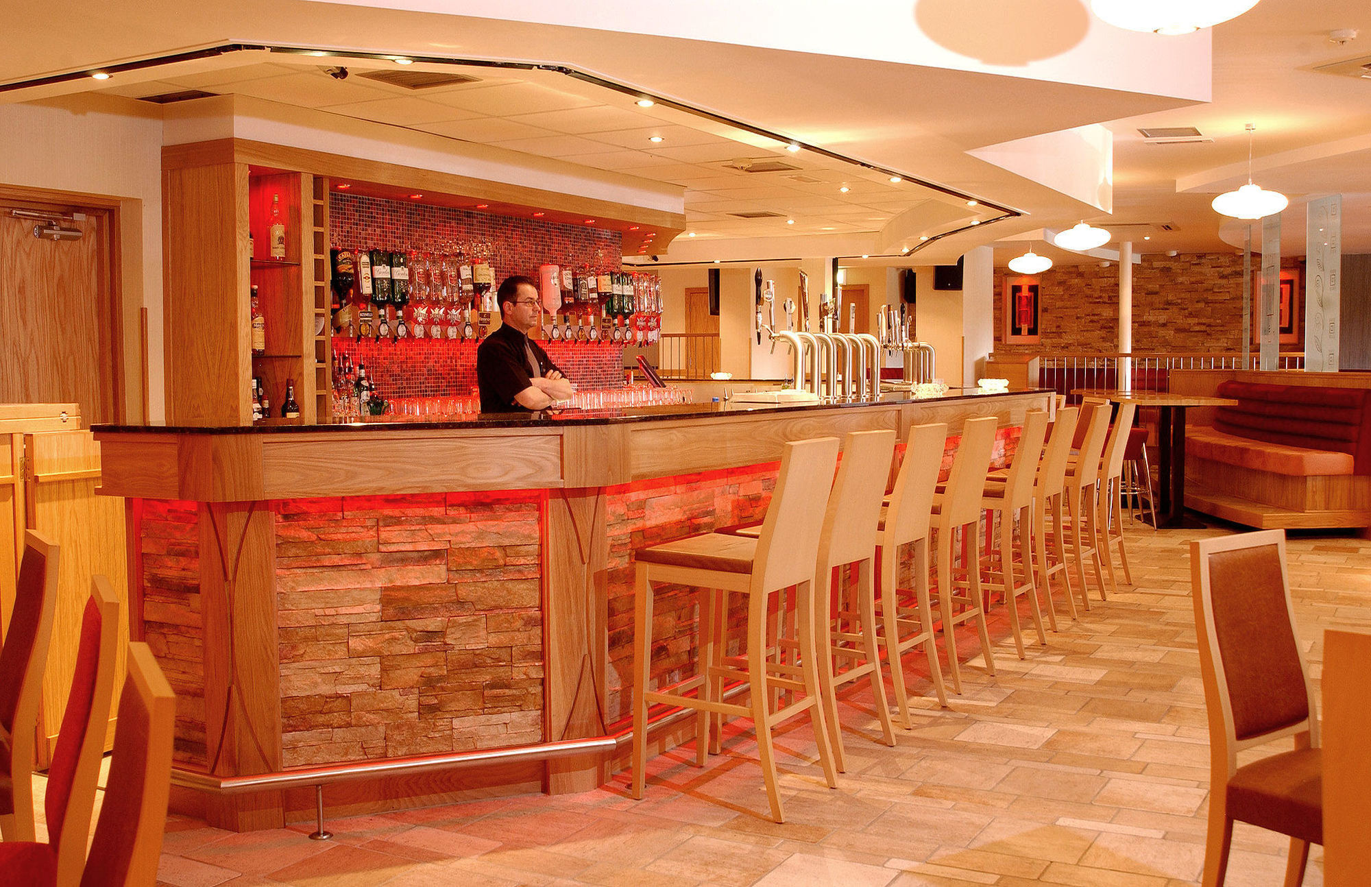 Silverbirch Hotel Оума Екстериор снимка