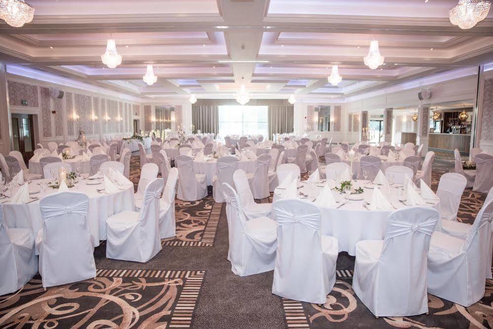 Silverbirch Hotel Оума Екстериор снимка